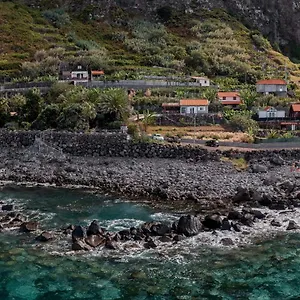 Casa Da Rocha De Baixo By An Island Ferienhaus